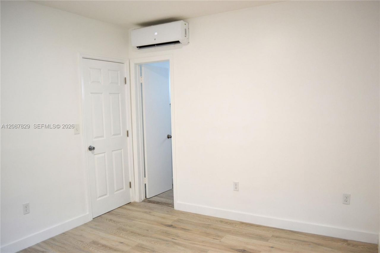 1035 SW 4th St , Unit 3, Miami, FL 33130 Photo
