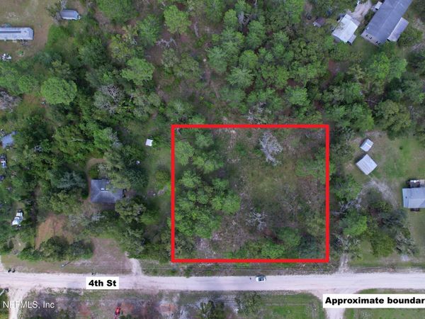208 4TH Street, Satsuma, FL 32189