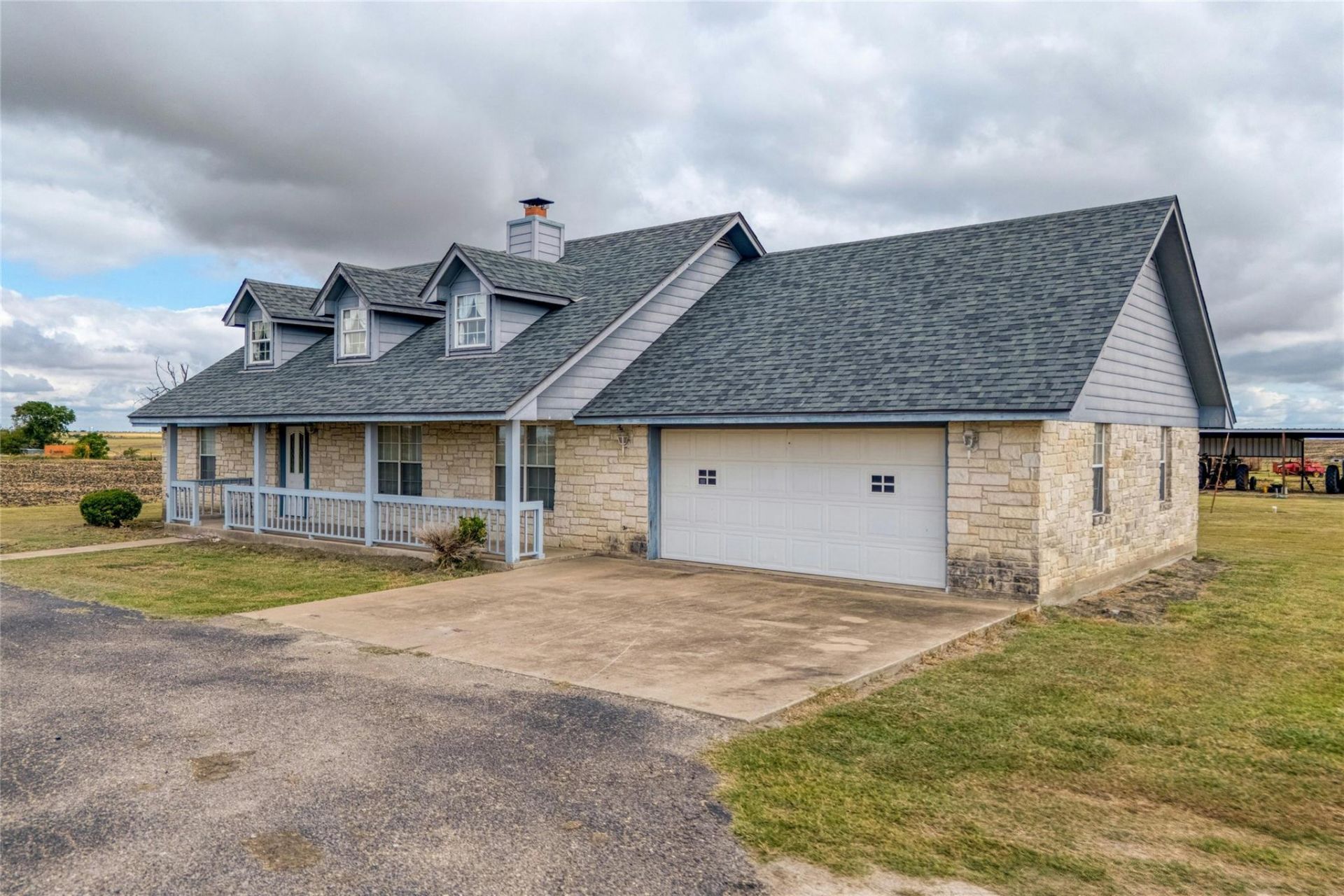 615 County Road 357, Granger, TX 76530 Main Photo