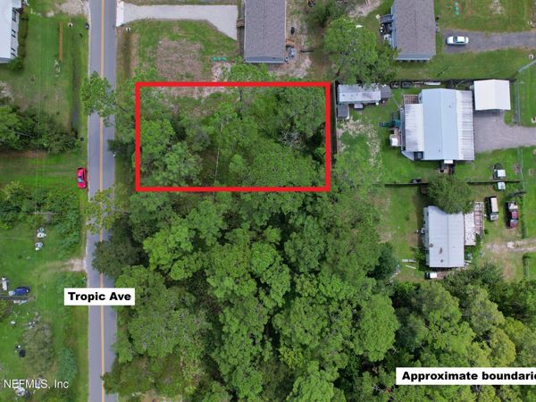 317 TROPIC Avenue, Satsuma, FL 32189