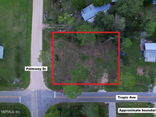 300 TROPIC Avenue, Satsuma, FL 32189