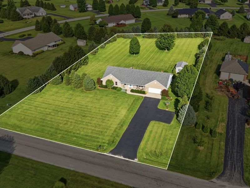 135 Country Manor Drive, Wilmington, OH 45177 Photo 2