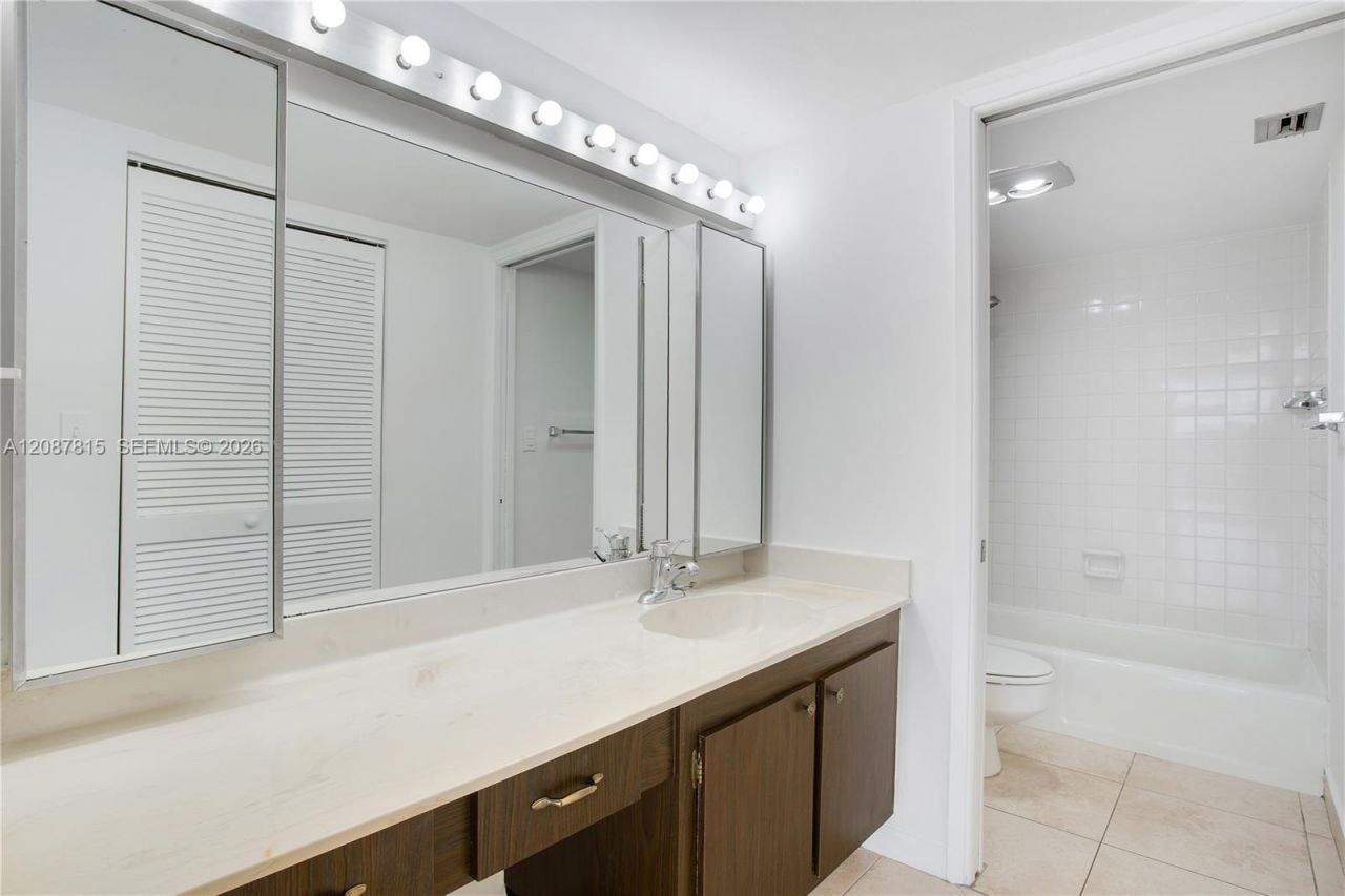 1901 Brickell Ave, Unit B1702, Miami, FL 33129 Photo