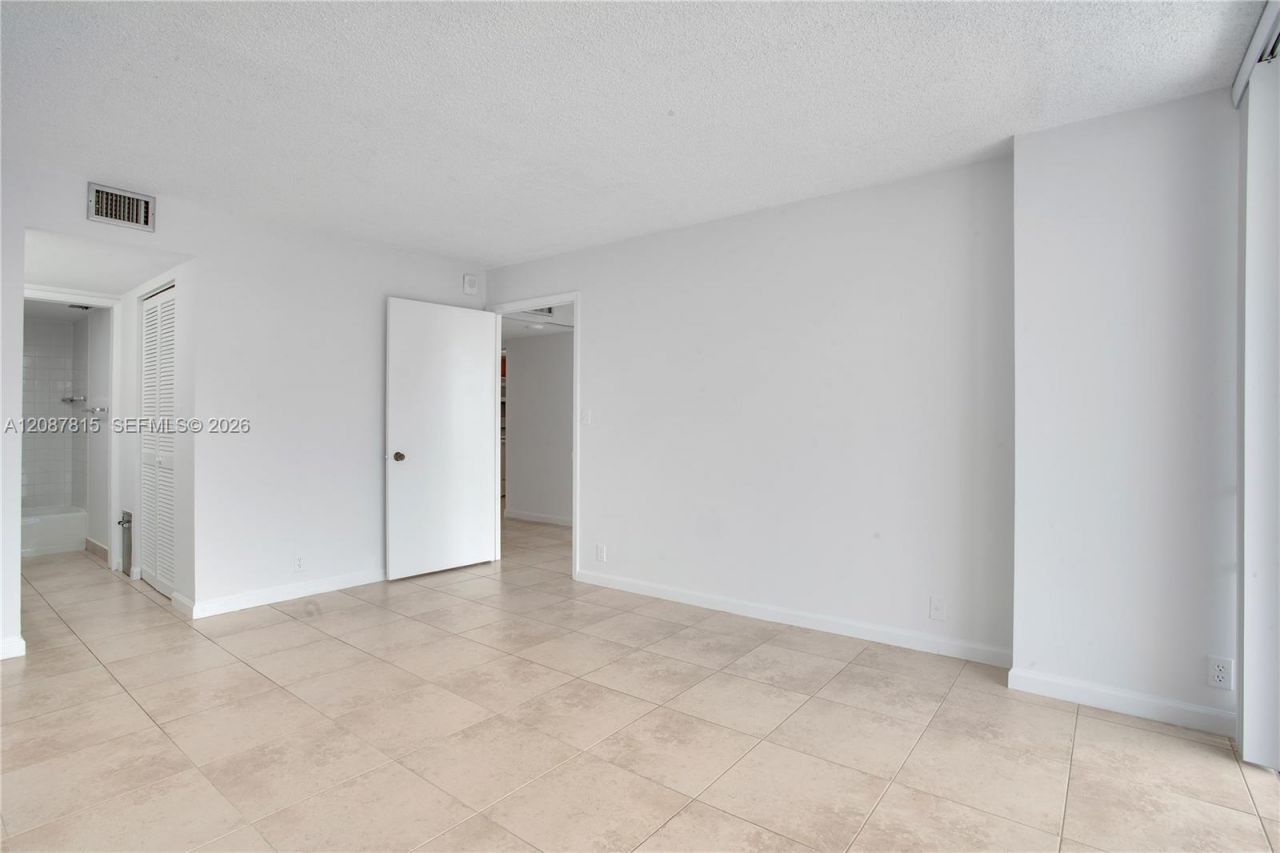 1901 Brickell Ave, Unit B1702, Miami, FL 33129 Photo