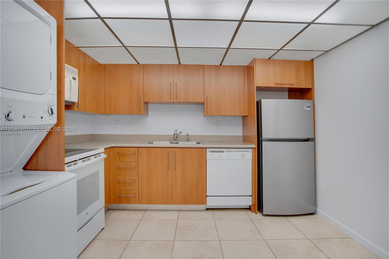 1901 Brickell Ave, Unit B1702, Miami, FL 33129 Photo