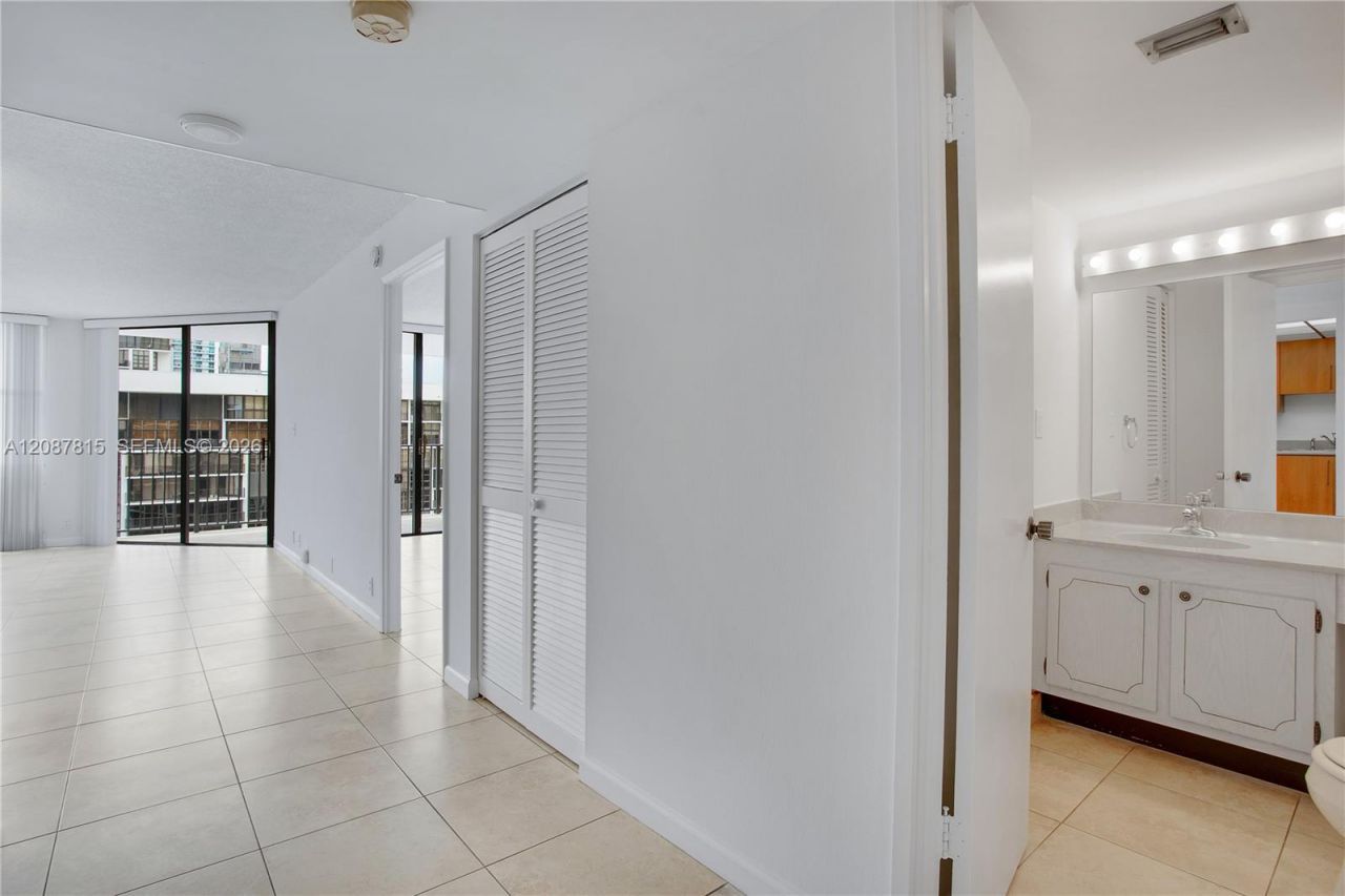 1901 Brickell Ave, Unit B1702, Miami, FL 33129 Photo