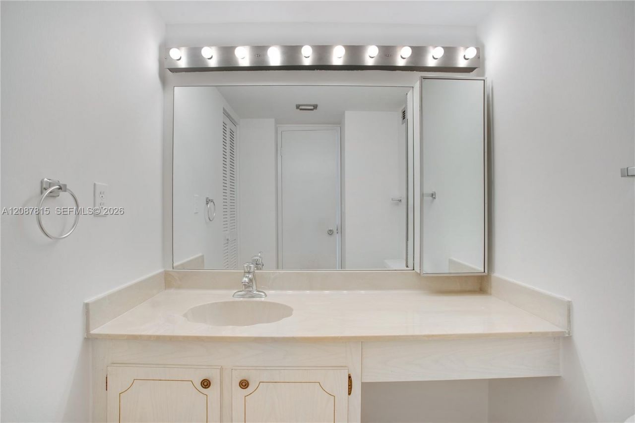 1901 Brickell Ave, Unit B1702, Miami, FL 33129 Photo
