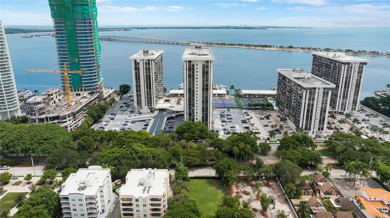 1901 Brickell Ave, Unit B1702, Miami, FL 33129 Photo