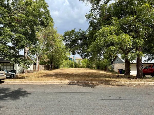 904 Hermitage DR , Austin, TX 78753