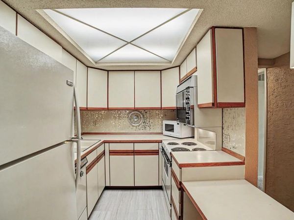 2680 Oxford Street N, Unit 107, Roseville, MN 55113