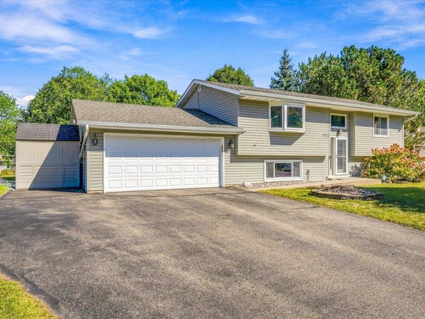 1721 Deerwood Drive , Eagan, MN 55122