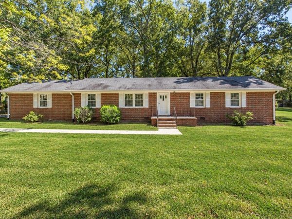 214 Crestwood Dr, Tullahoma, TN 37388
