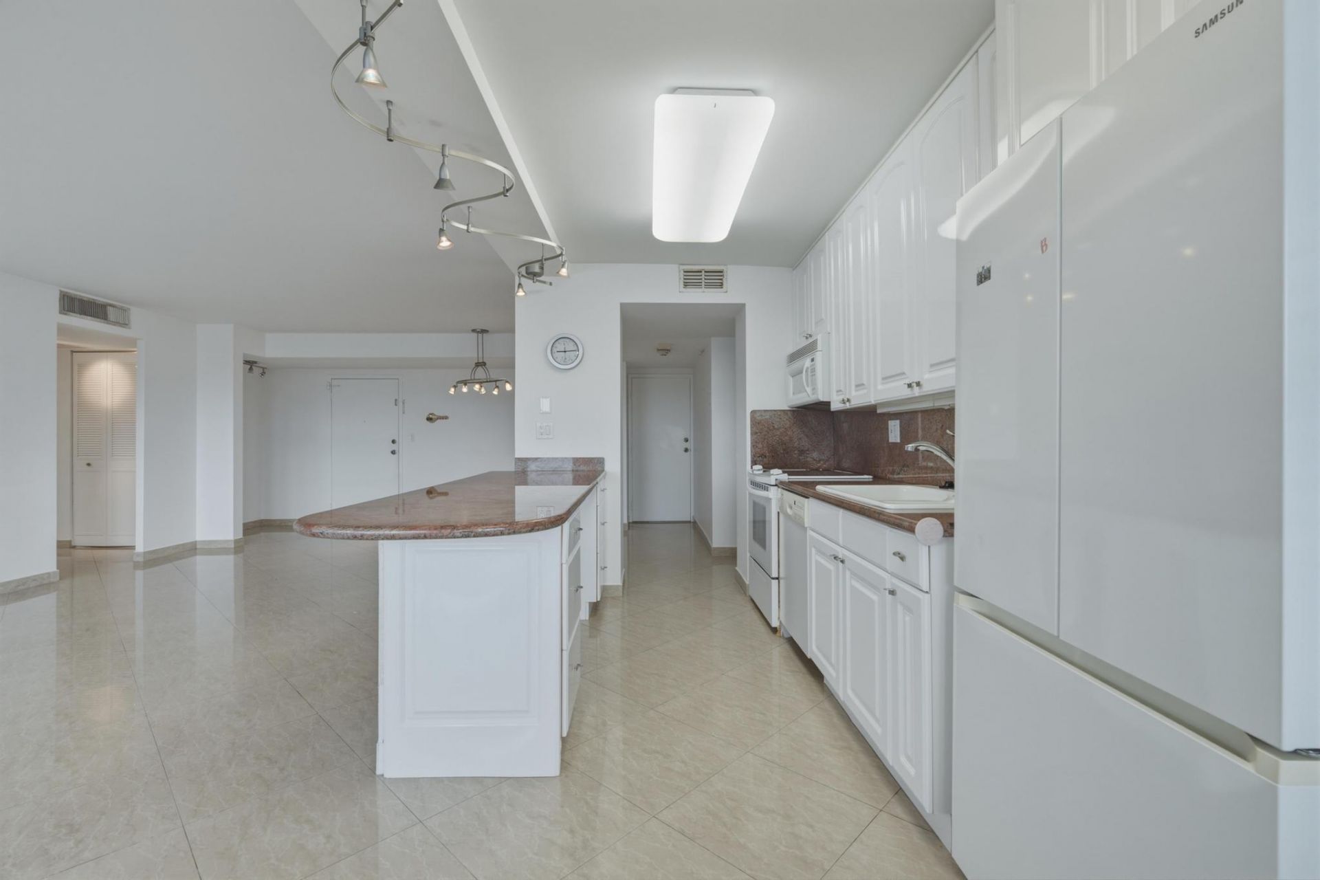 250 174th Street, Unit 1719, Sunny Isles Beach, FL 33160 Photo
