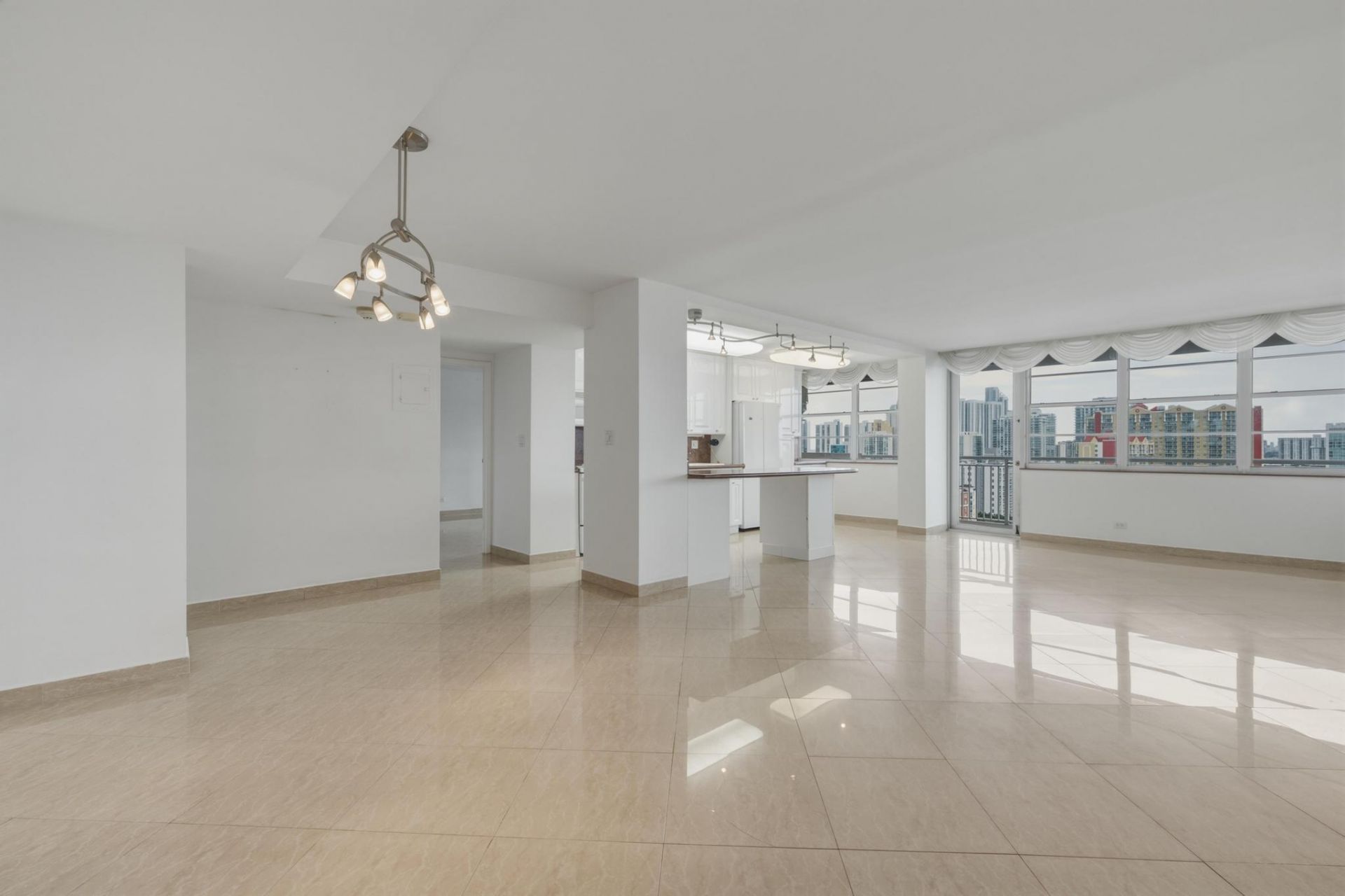 250 174th Street, Unit 1719, Sunny Isles Beach, FL 33160 Photo