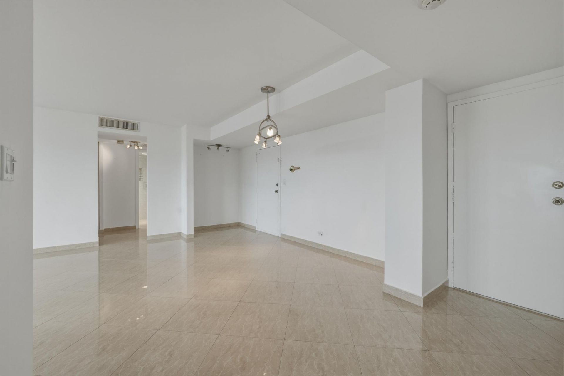 250 174th Street, Unit 1719, Sunny Isles Beach, FL 33160 Photo