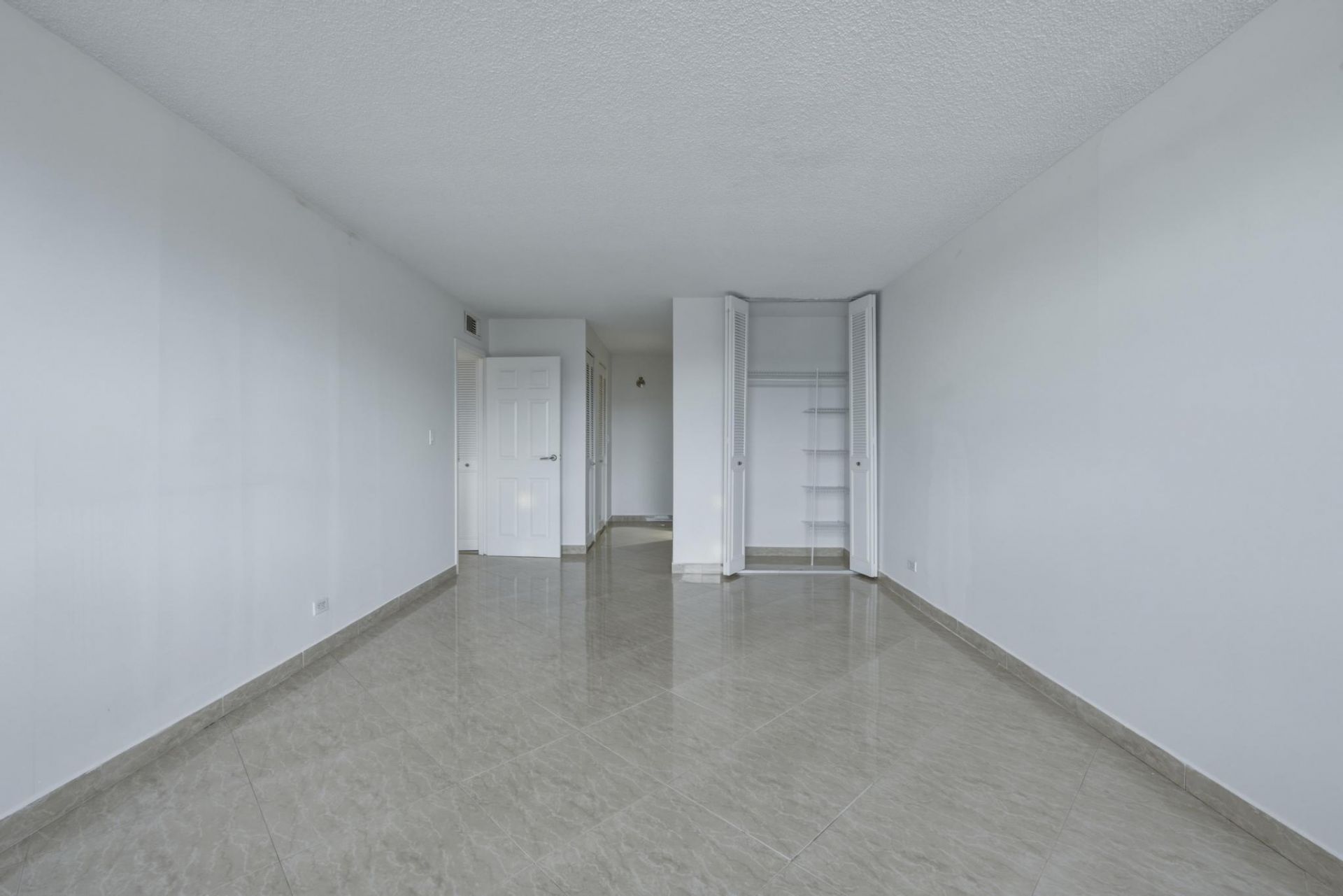 250 174th Street, Unit 1719, Sunny Isles Beach, FL 33160 Photo