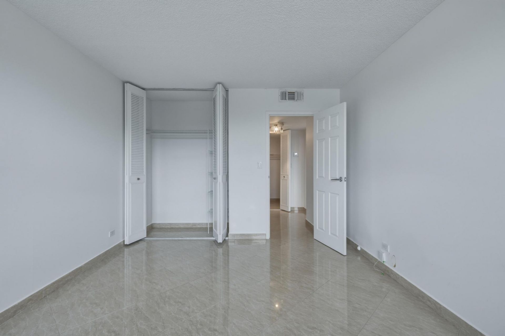 250 174th Street, Unit 1719, Sunny Isles Beach, FL 33160 Photo