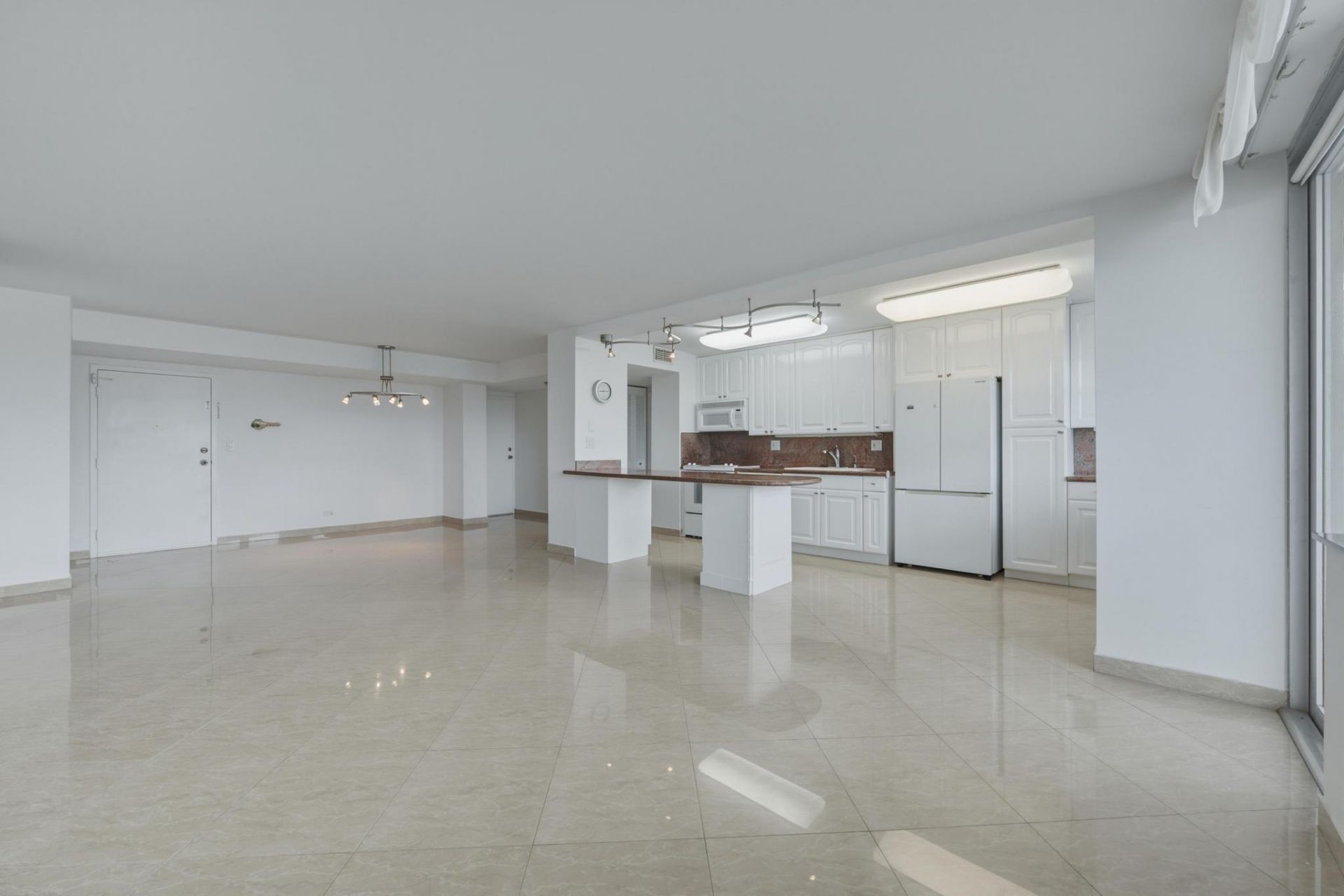 250 174th Street, Unit 1719, Sunny Isles Beach, FL 33160 Photo