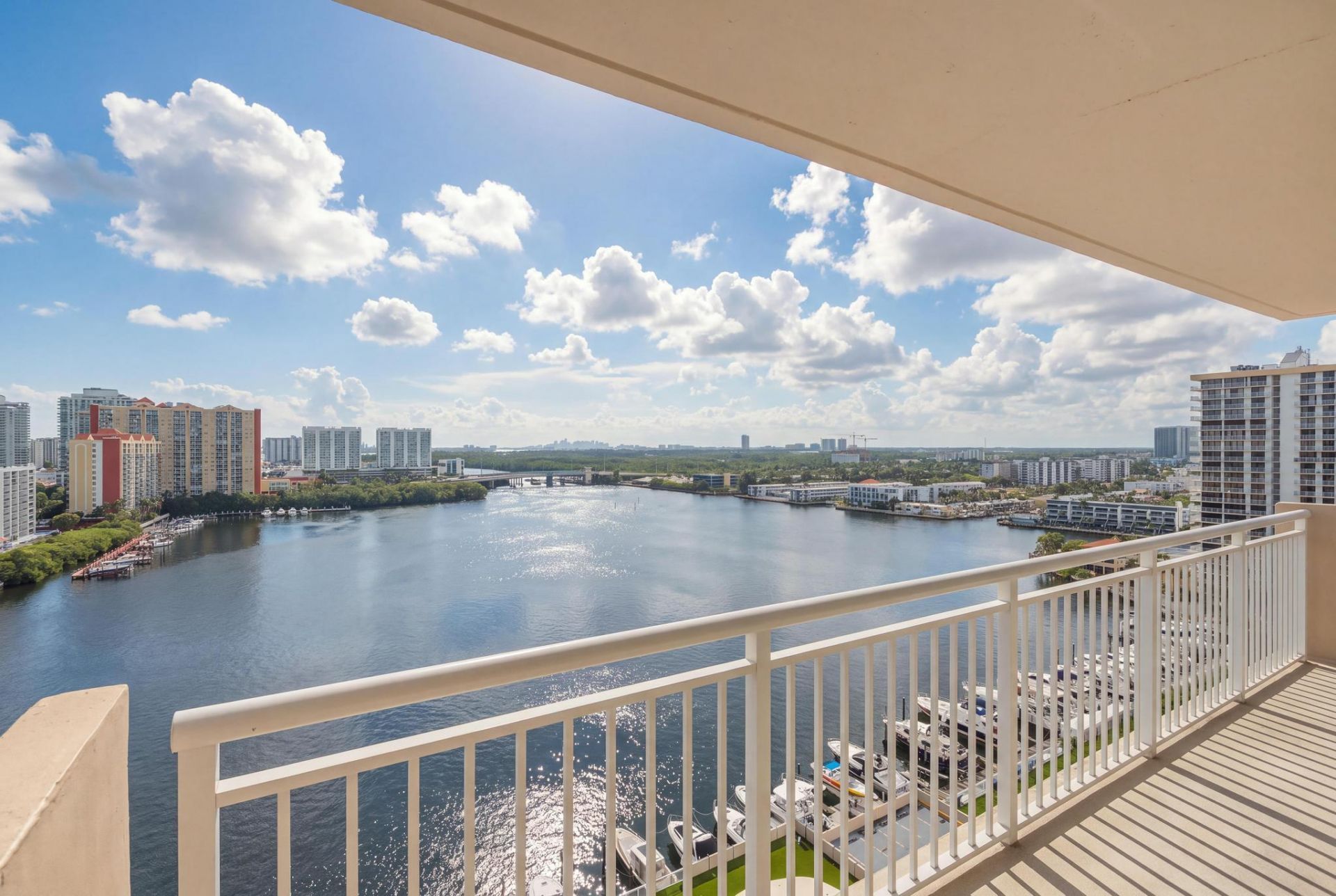 250 174th Street, Unit 1719, Sunny Isles Beach, FL 33160 Photo