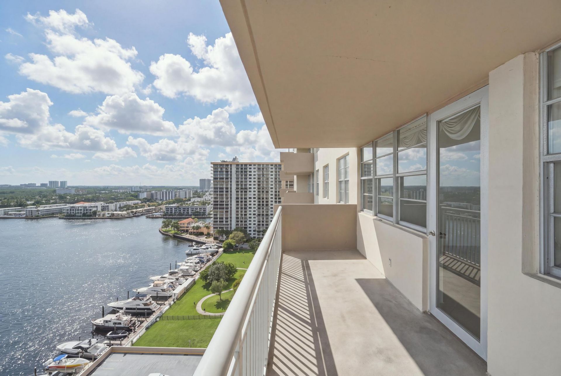 250 174th Street, Unit 1719, Sunny Isles Beach, FL 33160 Photo