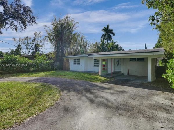 18500 NE 23rd Ct , Miami, FL 33180