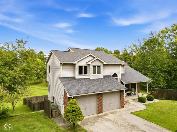 523 Kinney Lane , Columbus, IN 47201
