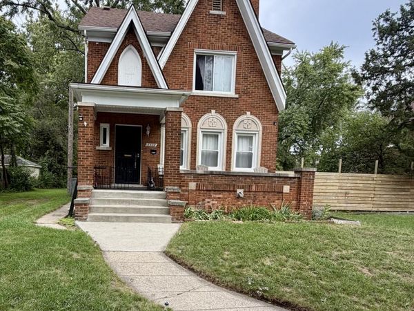 18988 Pennington Drive, Detroit, MI 48221