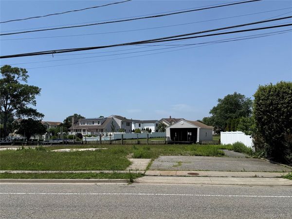 66 Alhambra Road, Massapequa, NY 11758