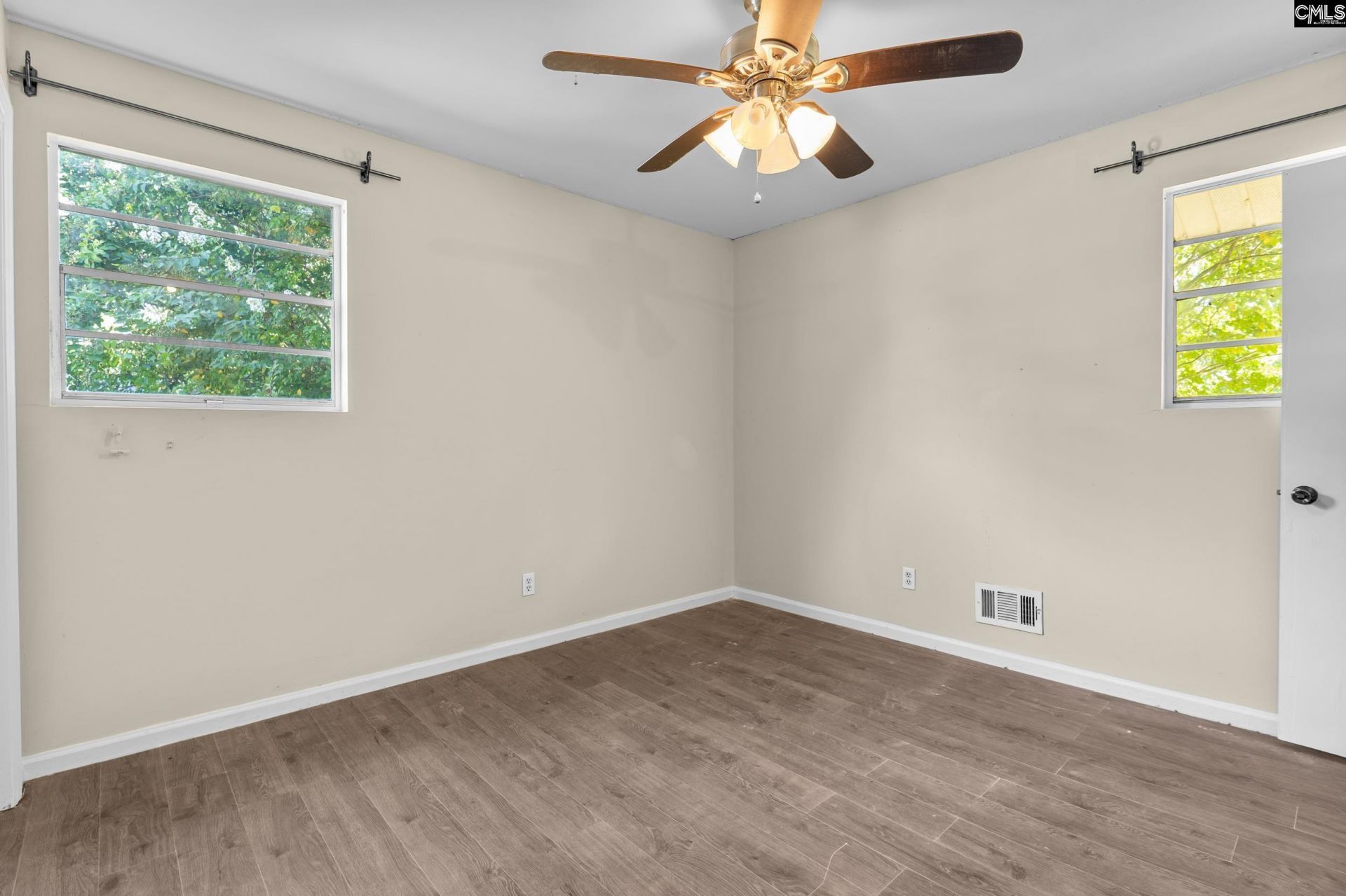 204 Oakwood Drive  Photo 15