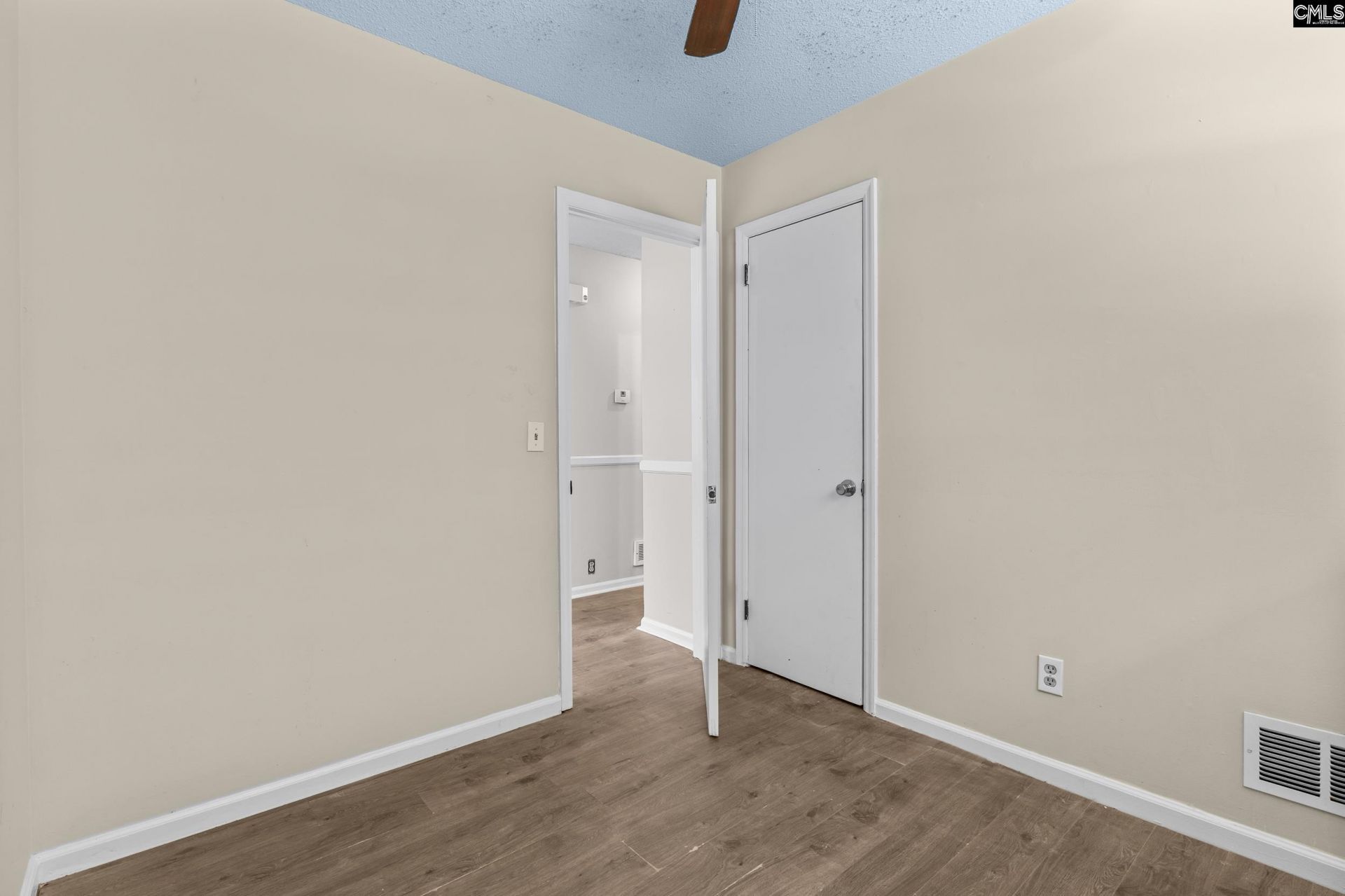204 Oakwood Drive  Photo 23