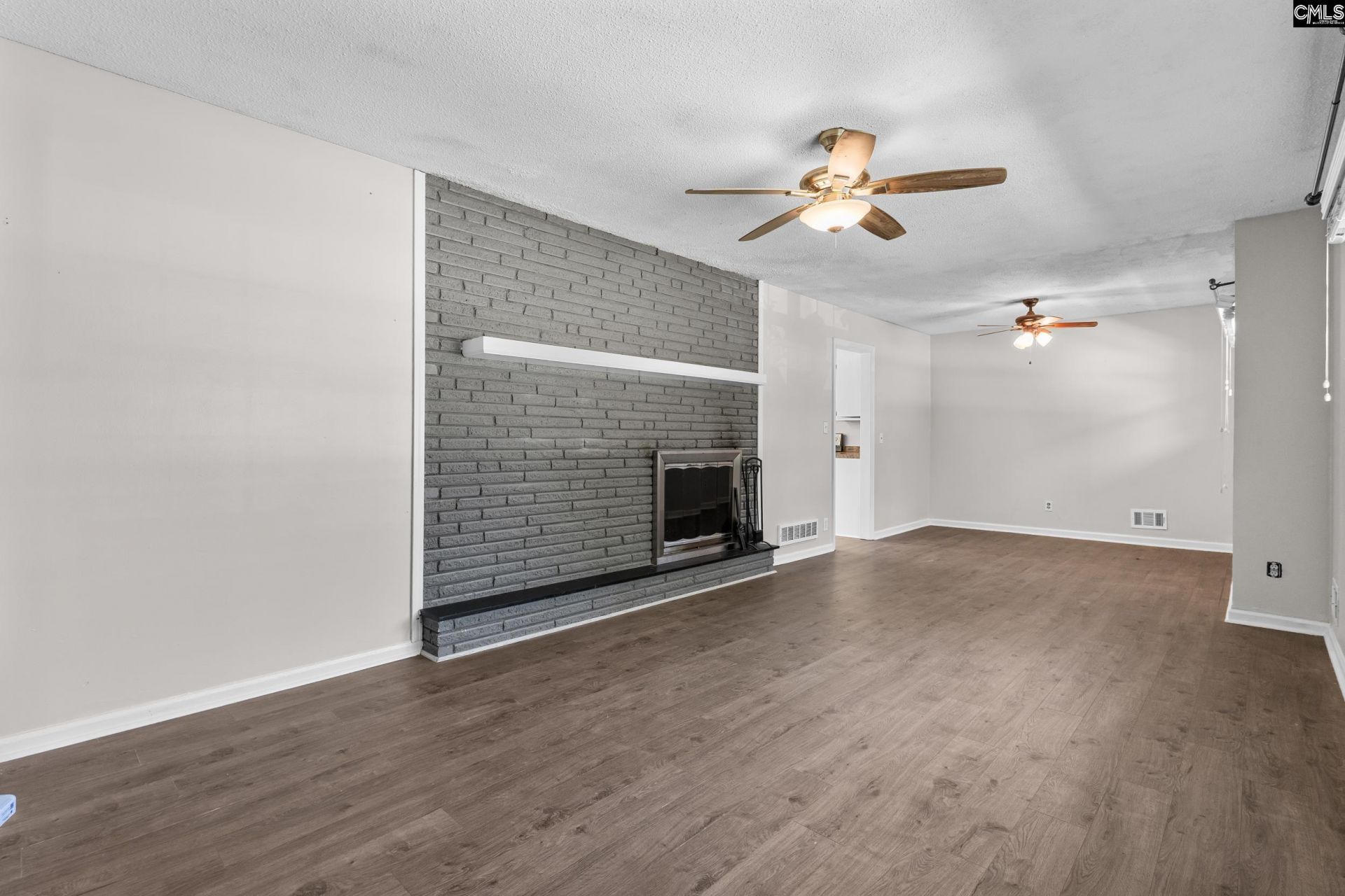 204 Oakwood Drive  Photo 5