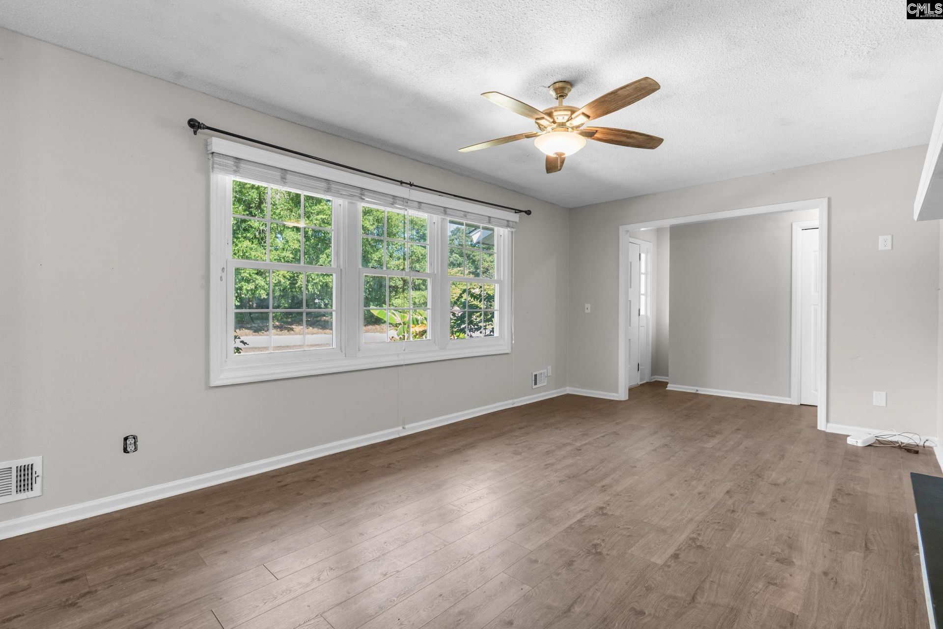 204 Oakwood Drive  Photo 6