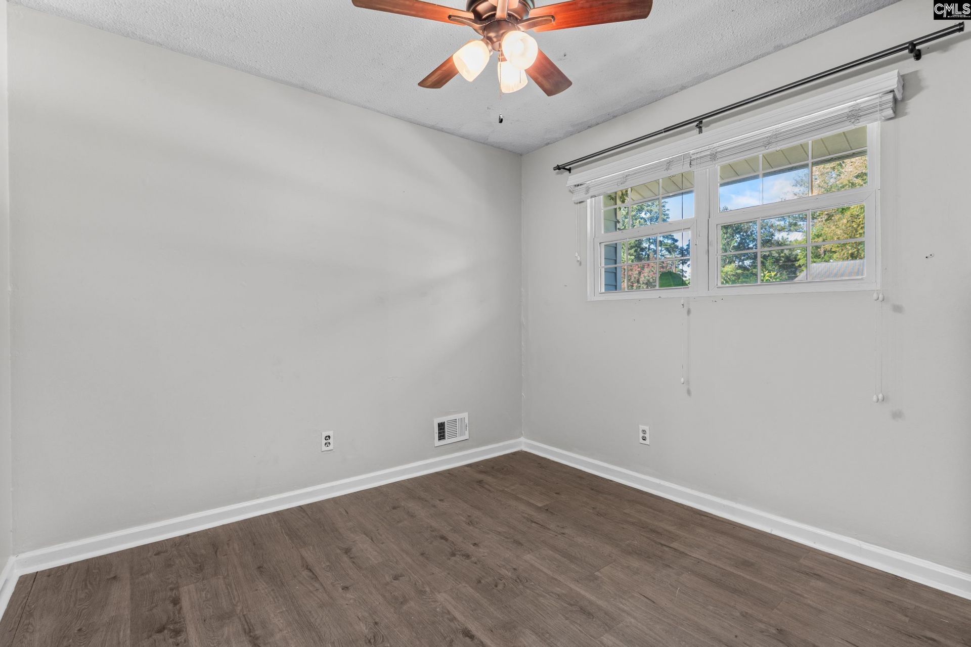 204 Oakwood Drive  Photo 7
