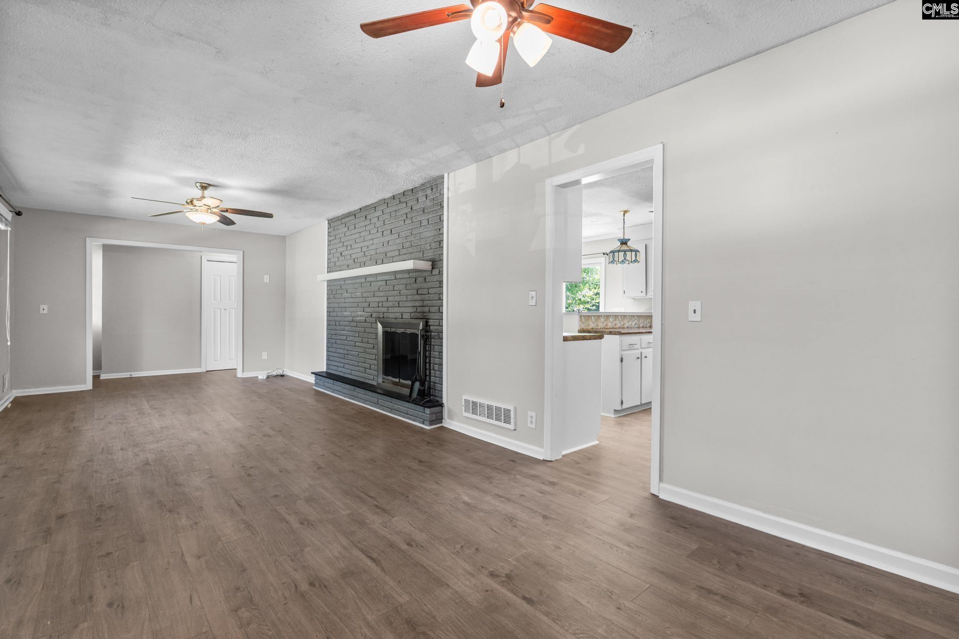 204 Oakwood Drive  Photo 8