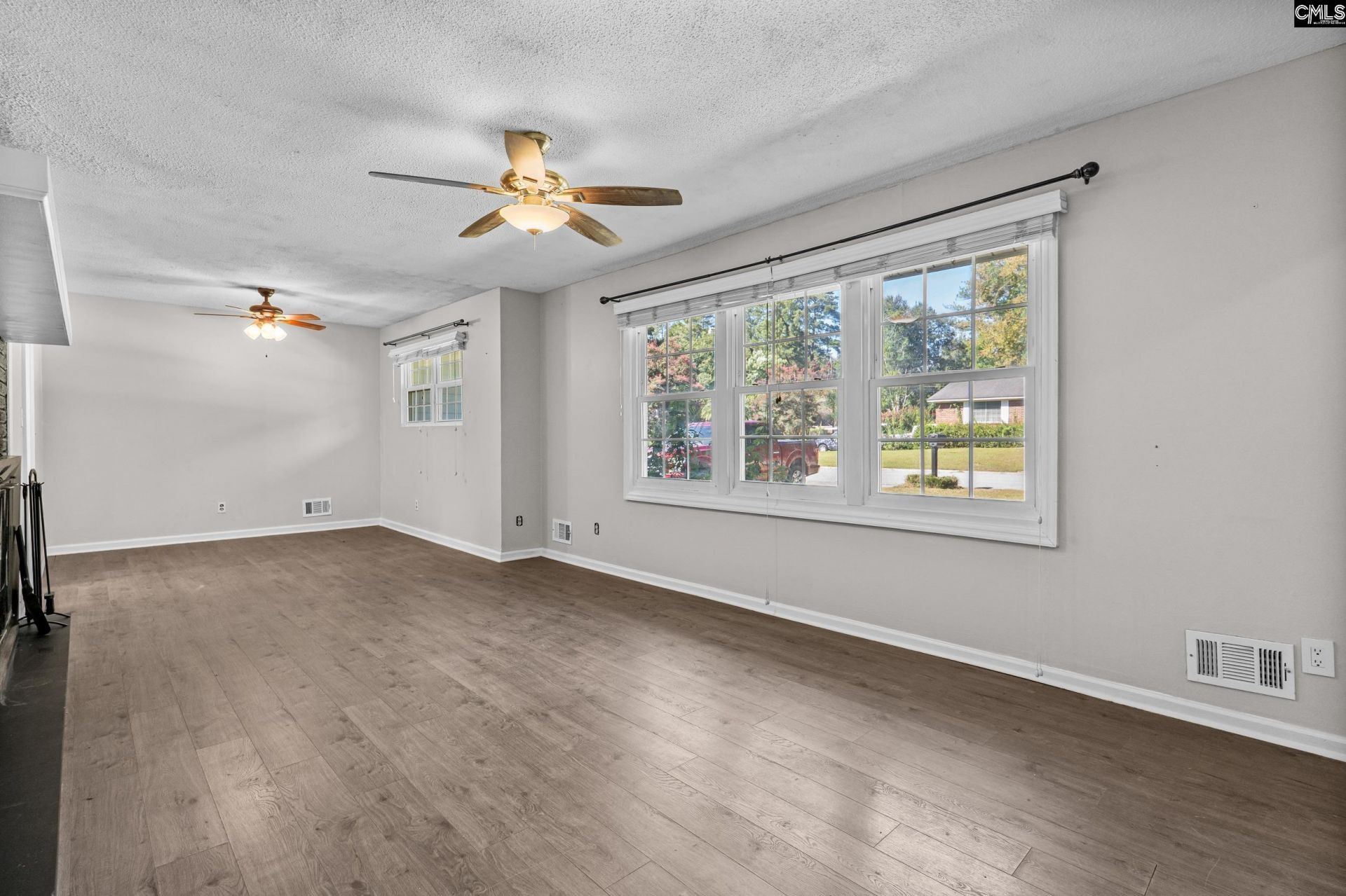 204 Oakwood Drive  Photo 9