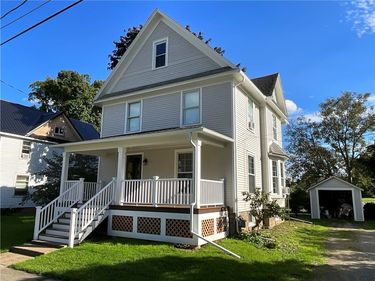18 Lake Ave , Lyndonville, NY 14098