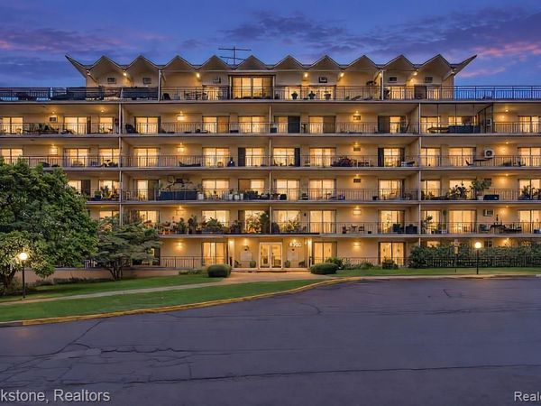 8300 E Jefferson Avenue, Unit 308, Detroit, Mi 48209