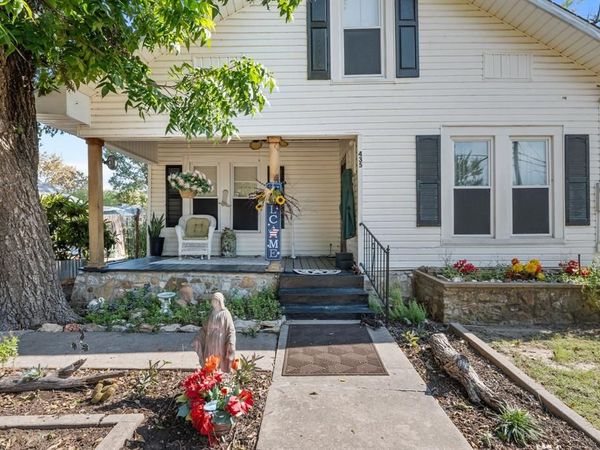 435 Elm Street , Palo Pinto, TX 76450