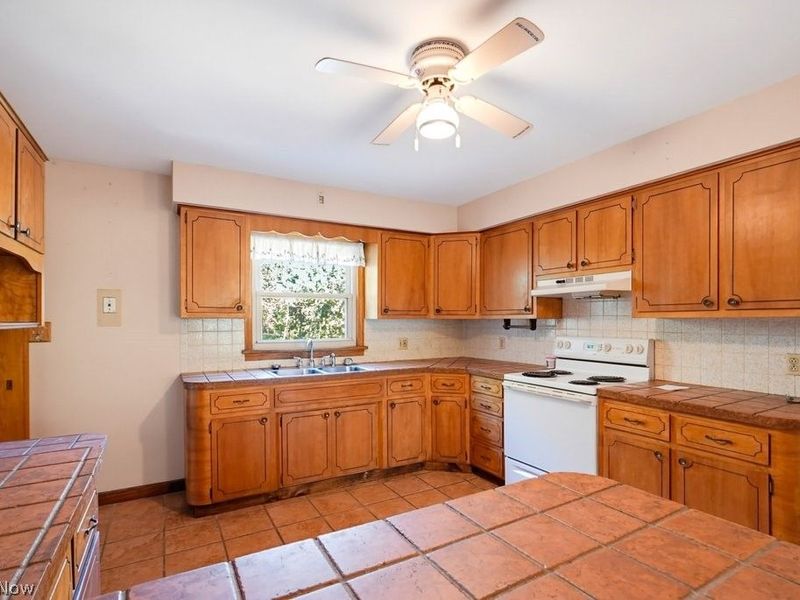 1170 Auburn Avenue, Barberton, OH 44203 Photo 12
