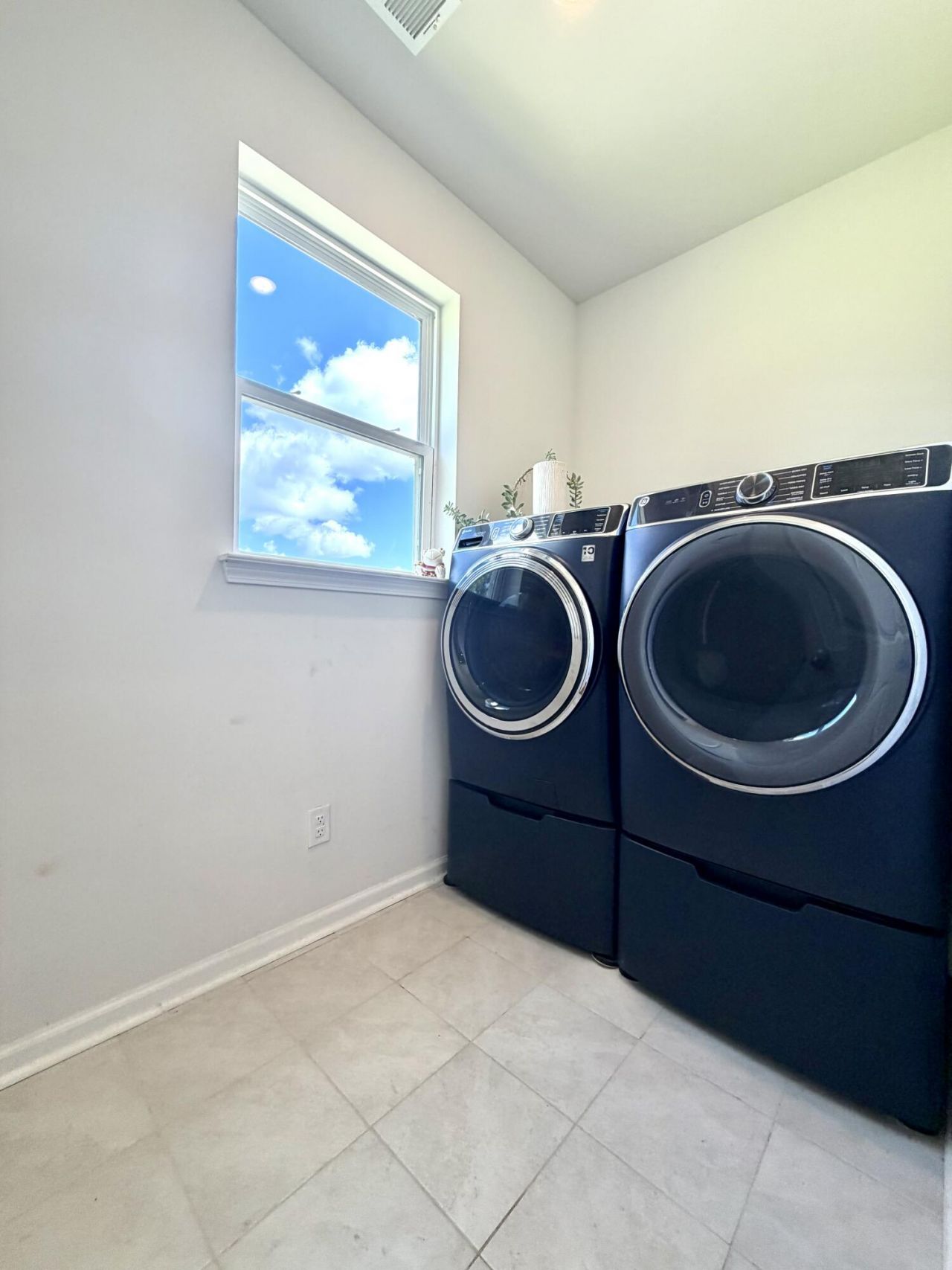1042 Wading Point Boulevard Photo 12