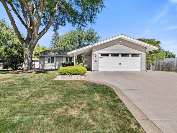 1993 Warbler Lane , Saint Paul, MN 55119
