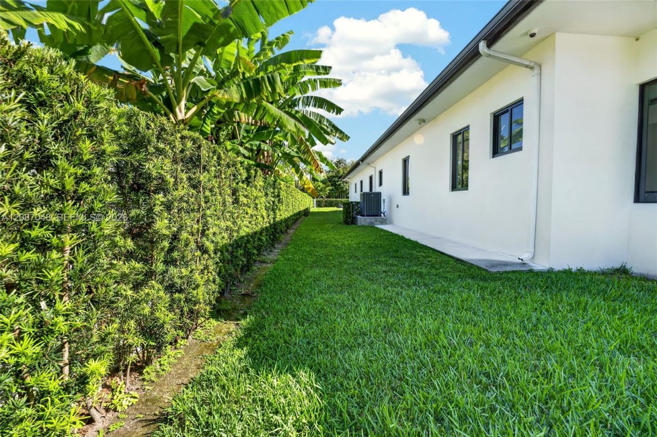 11681 SW 93rd St, Miami, FL 33176 Photo