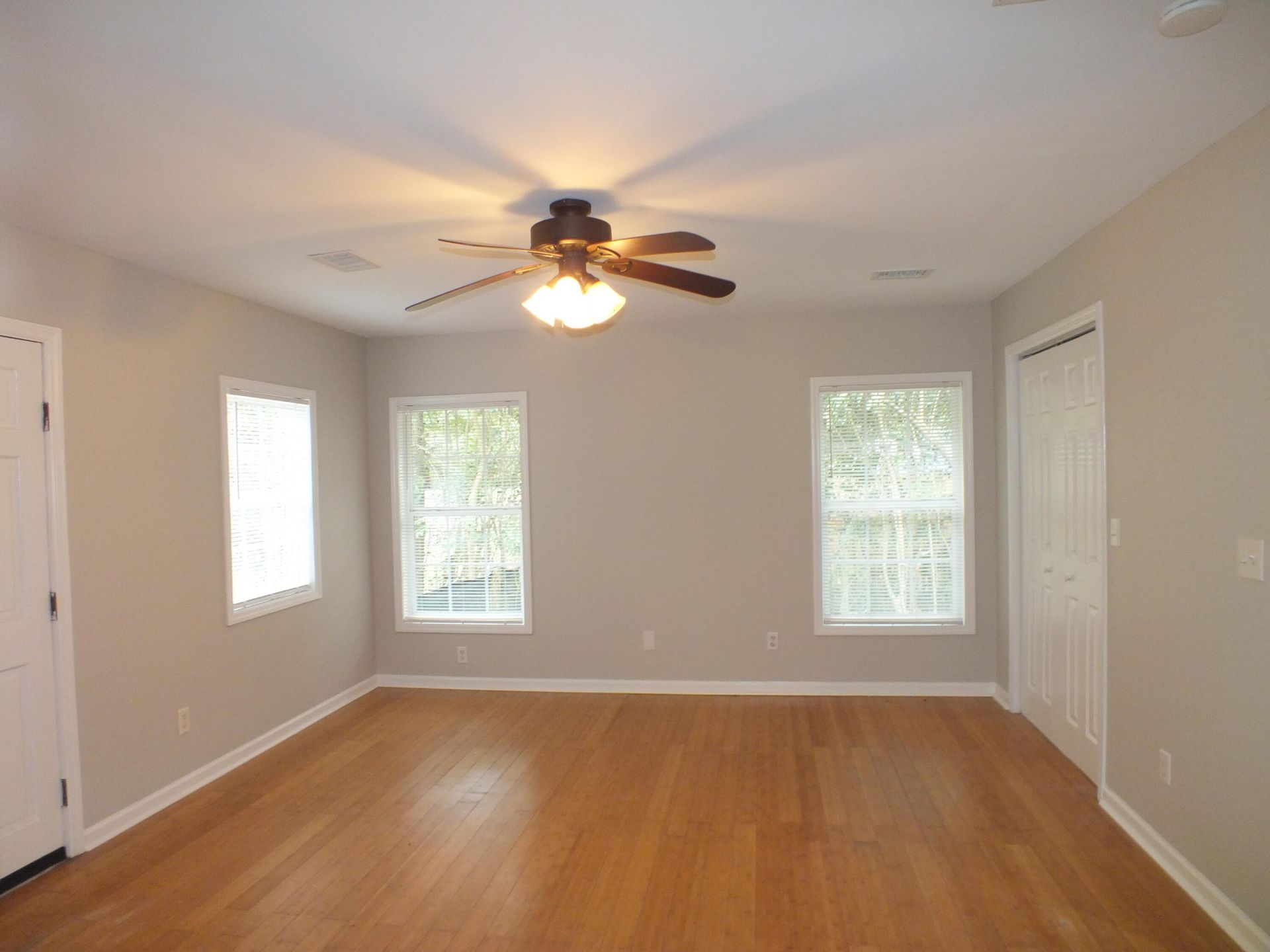 418 Meritta Avenue Photo 10