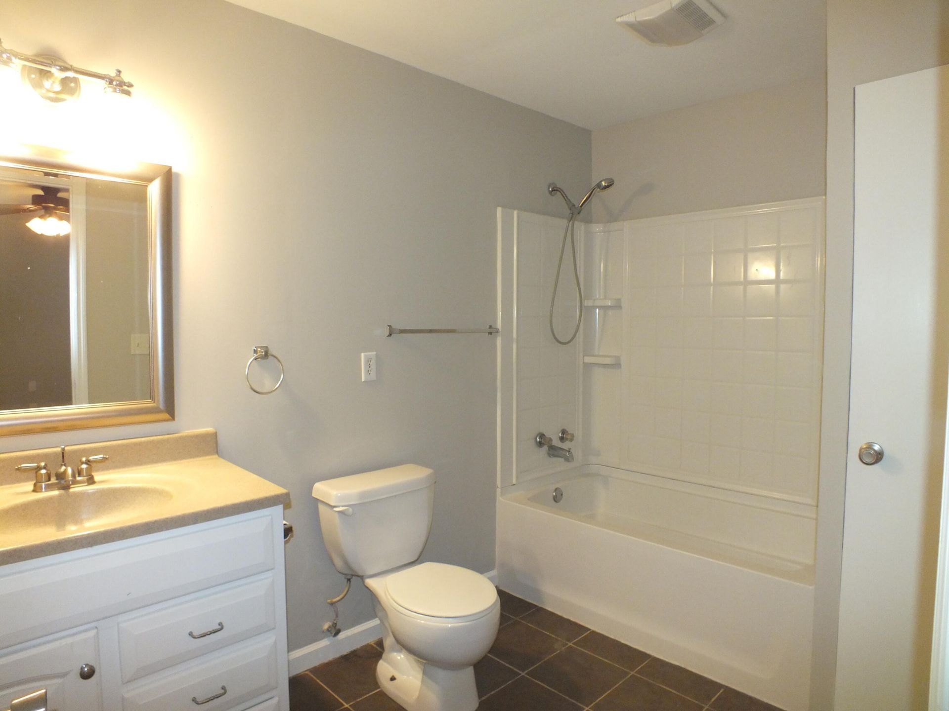 418 Meritta Avenue Photo 11