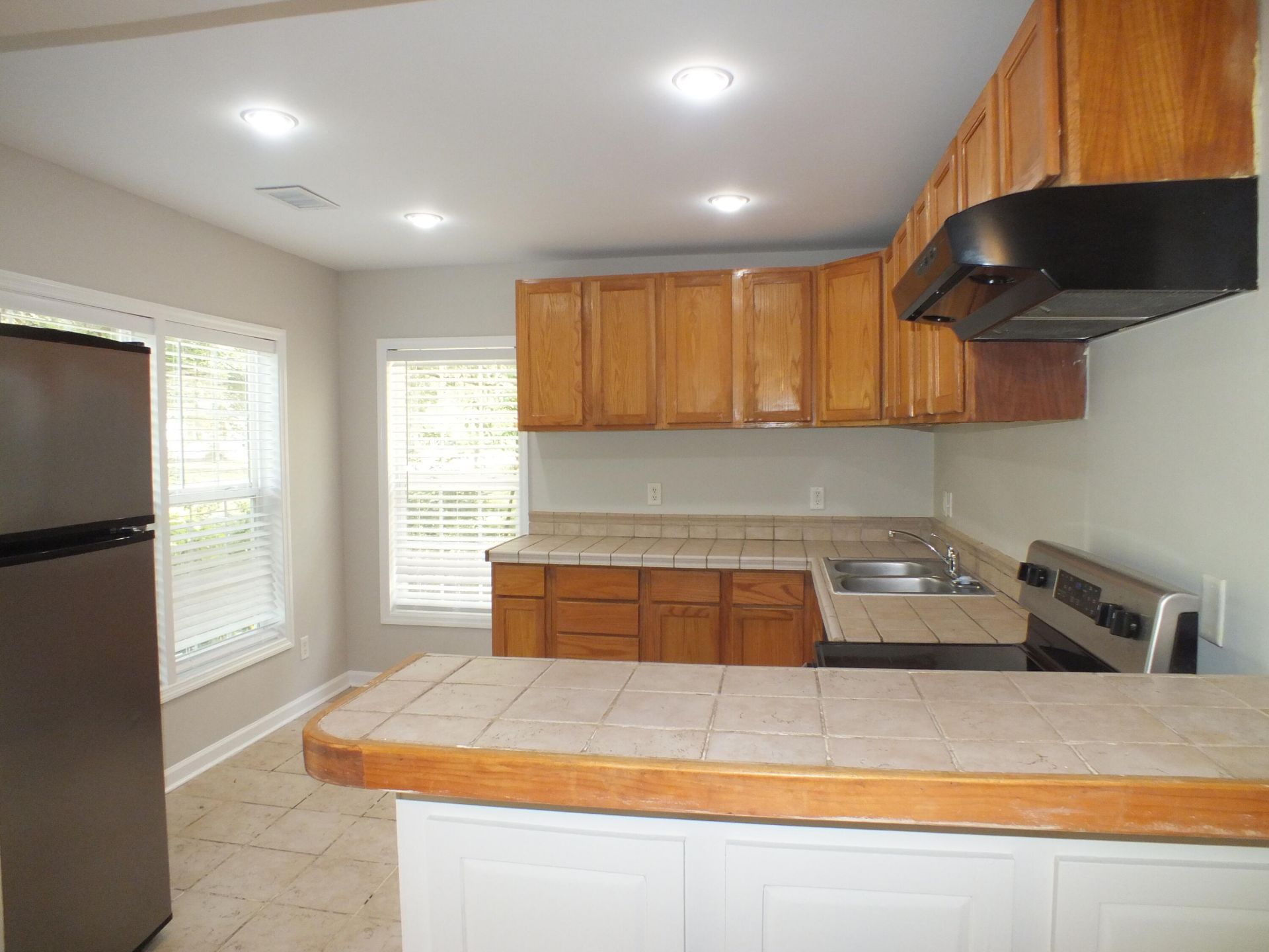 418 Meritta Avenue Photo 8
