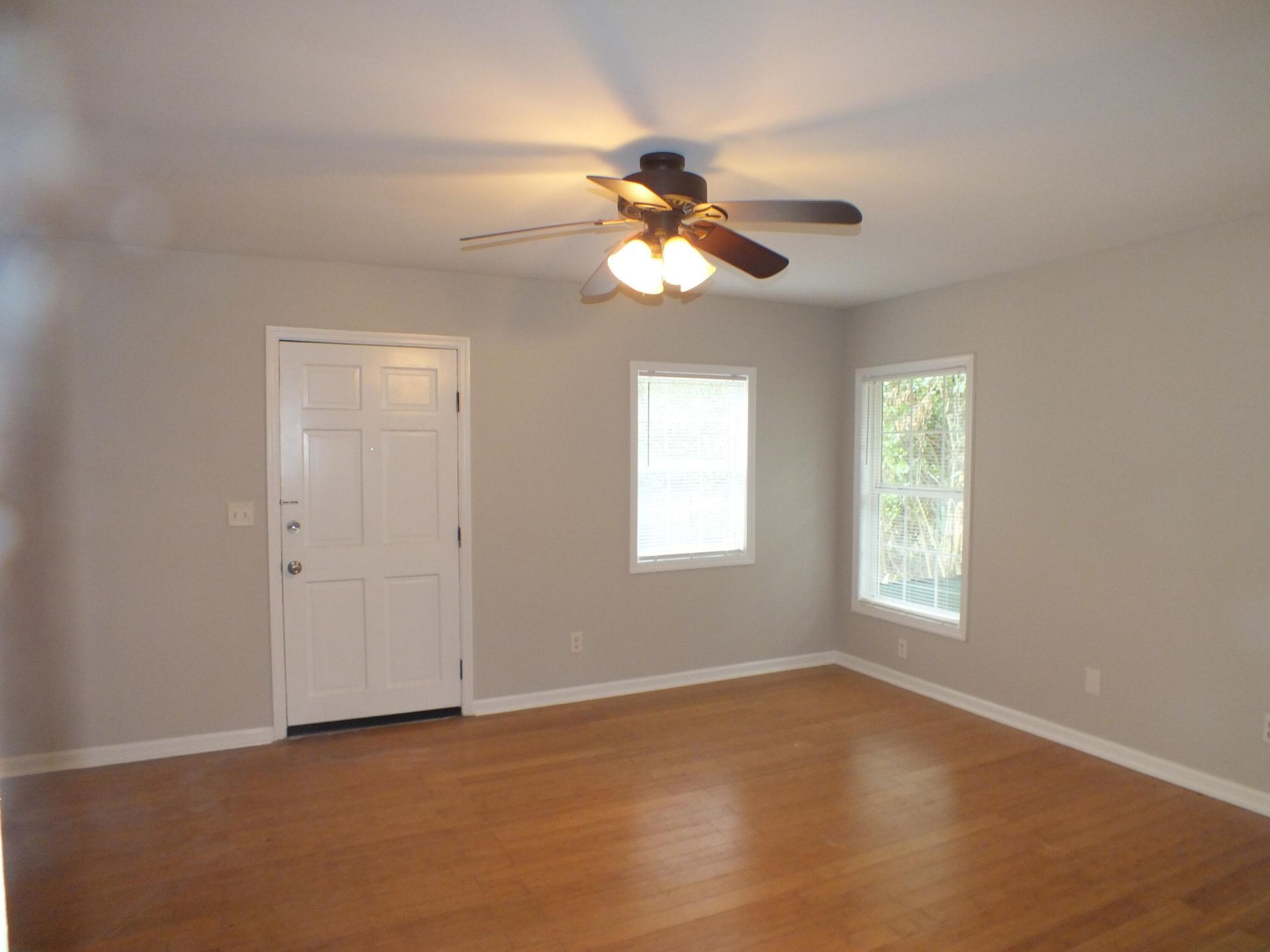 418 Meritta Avenue Photo 9