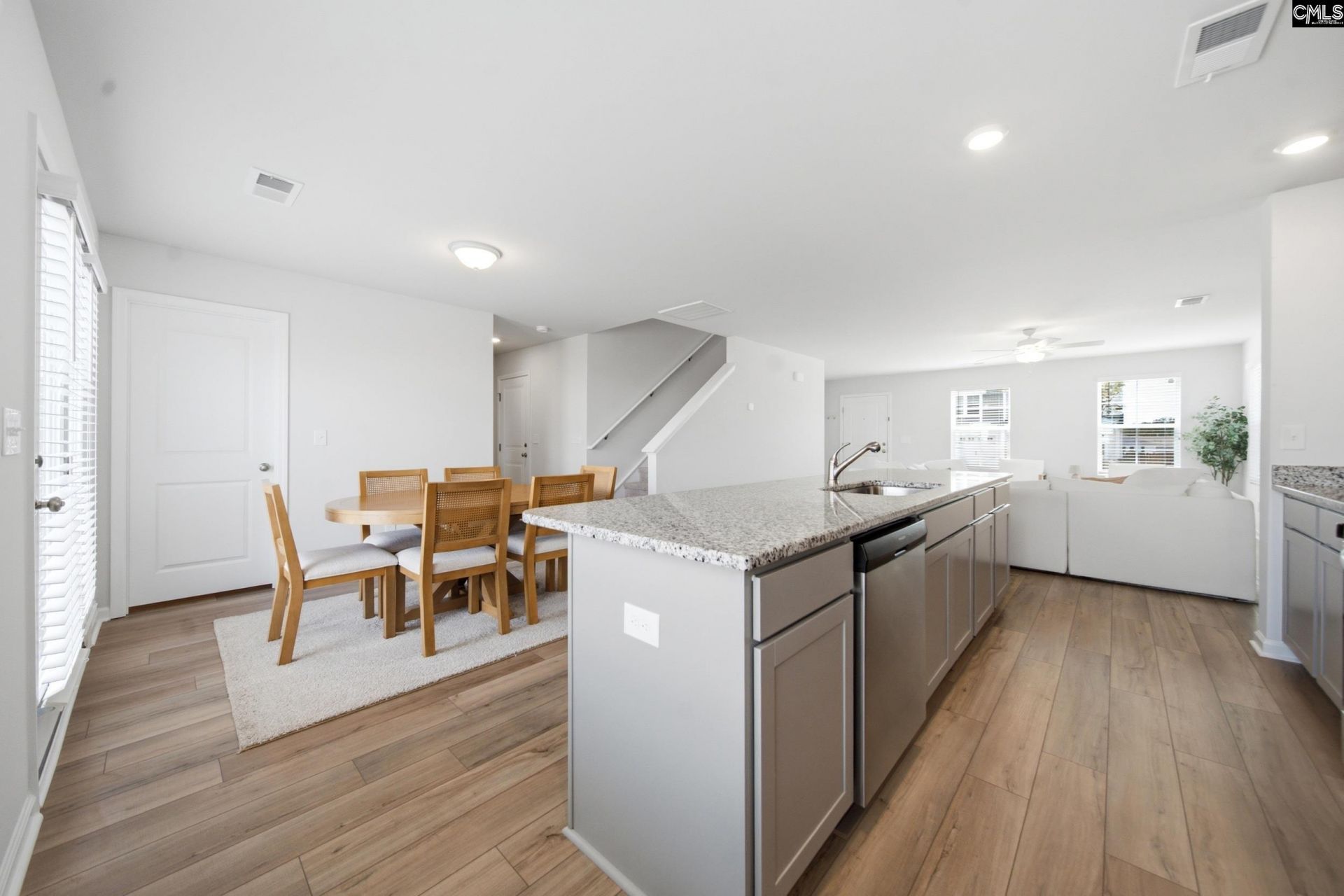 512 Silverbow Drive  Photo 6