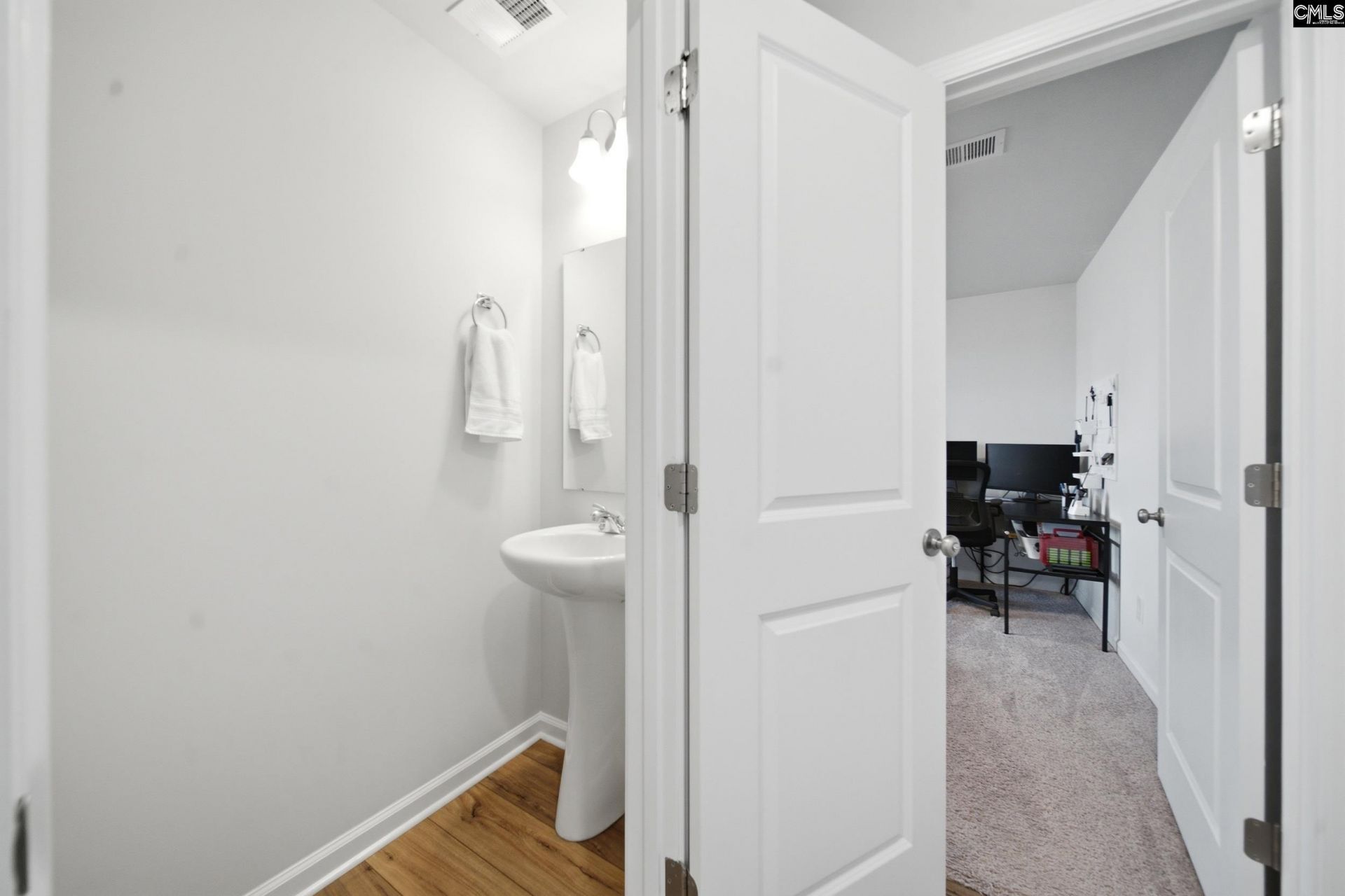 512 Silverbow Drive  Photo 8