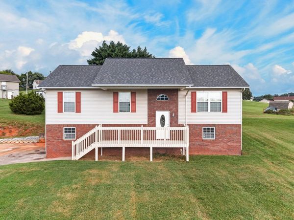 1031 Historic Hills Drive, Dandridge, TN 37725