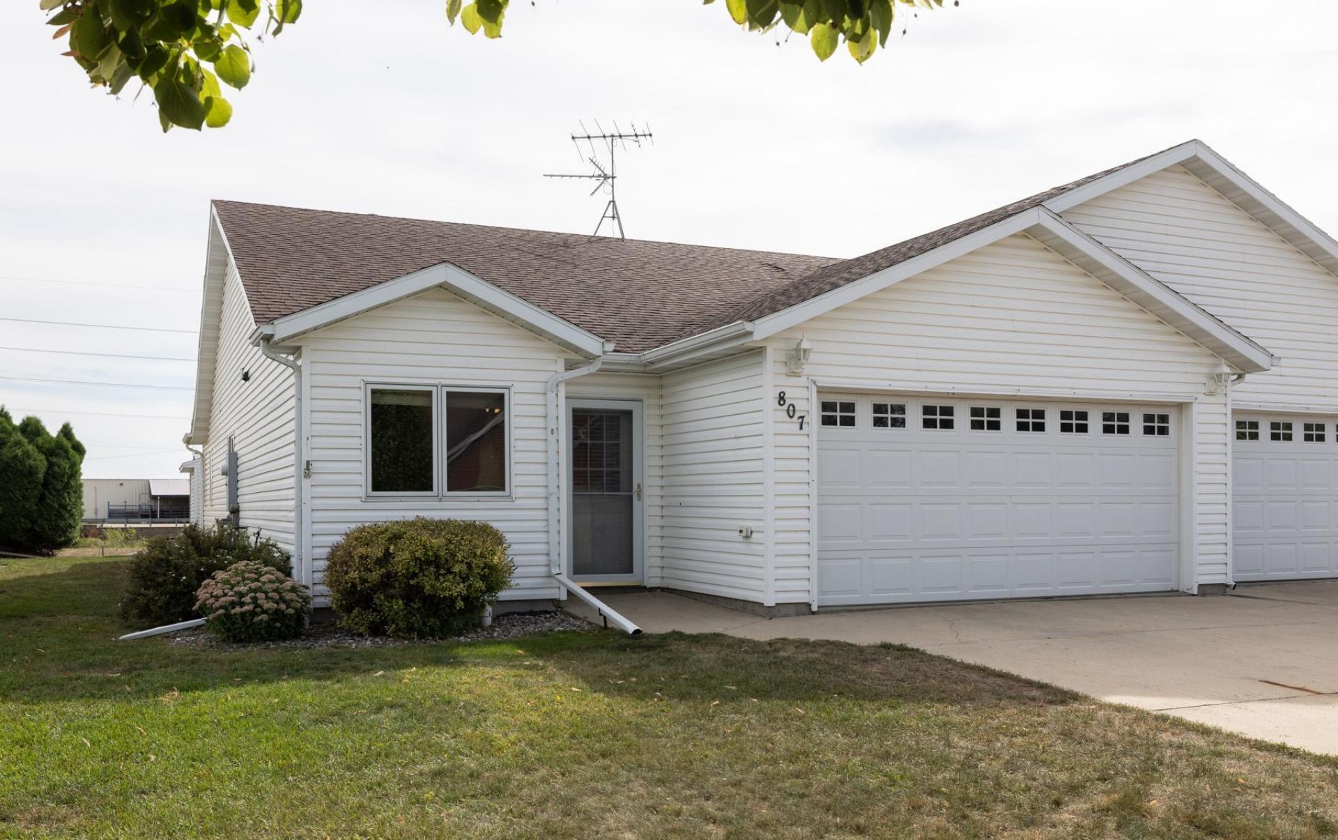 807 Morningside Drive  primary photo